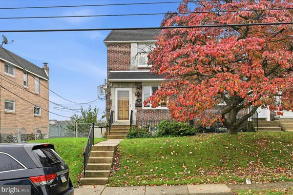 240 W WYNCLIFFE AVE