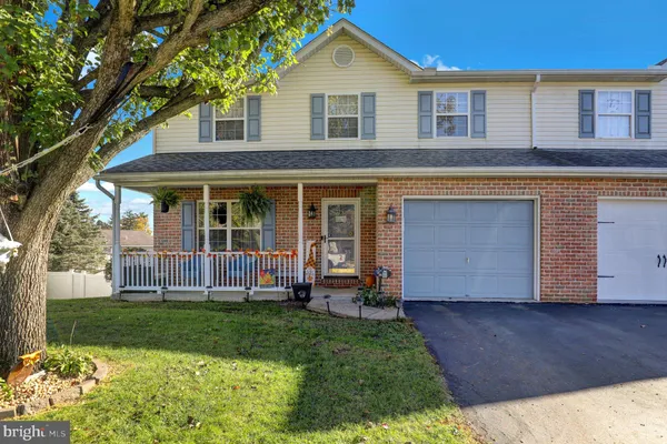1023 AMITY CIR