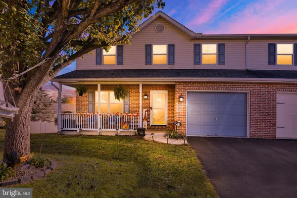 1023 AMITY CIR