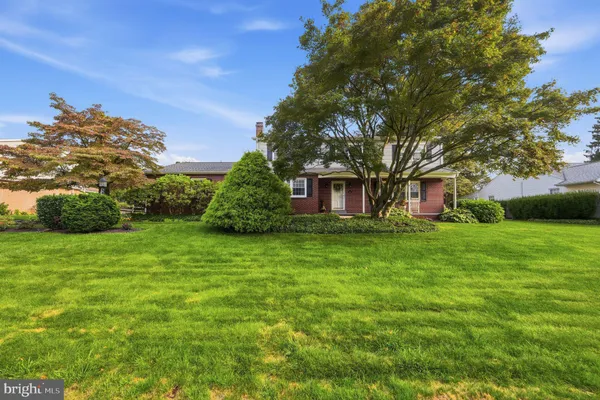 932 DONALD DR