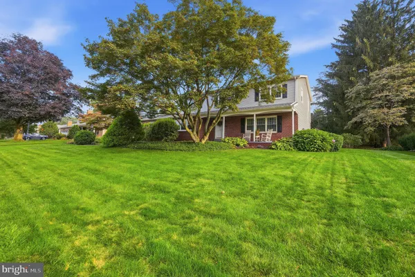 932 DONALD DR