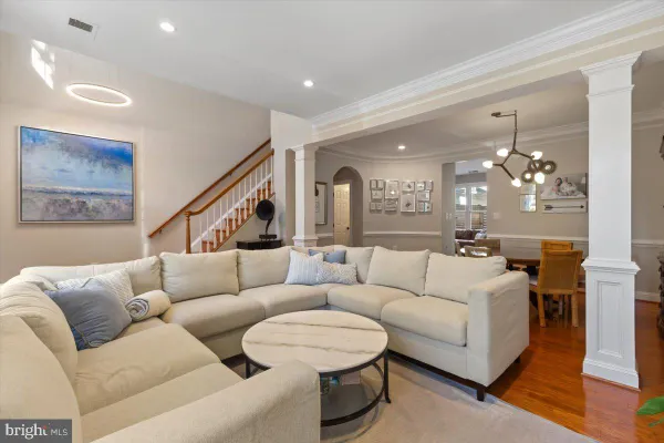 403 HILLWOOD AVE