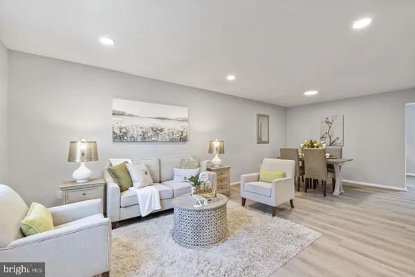 4552 KING EDWARD CT