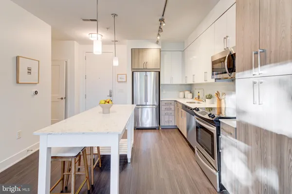 145 RIVERHAVEN DR 221
