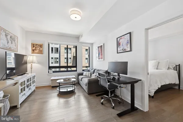 70 N ST N706