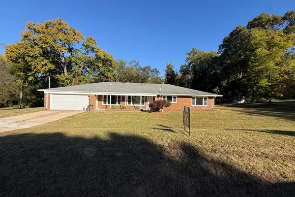 2 BALMORAL DR
