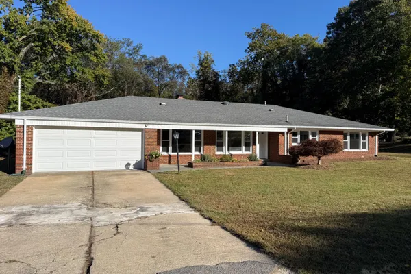 2 BALMORAL DR