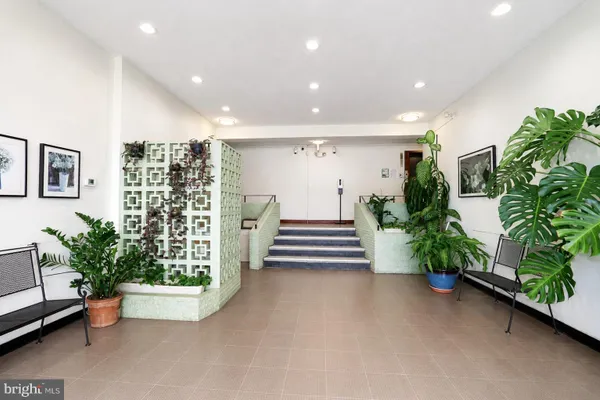 614 SLIGO AVE 211