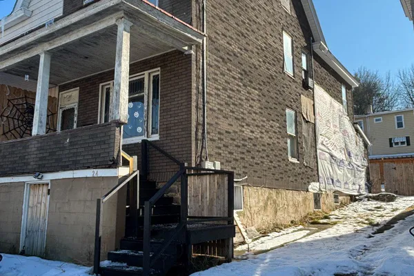 124 E HIGH ST