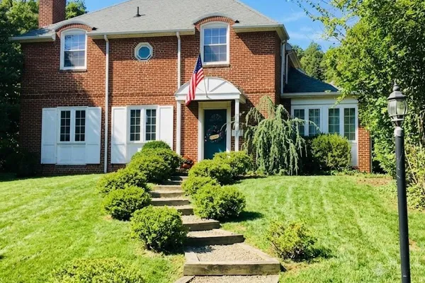 833 BUCKINGHAM RD