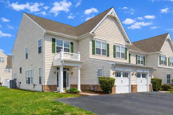 212 W BOURNE WAY