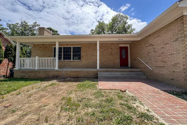 110 RUSSELLCROFT RD