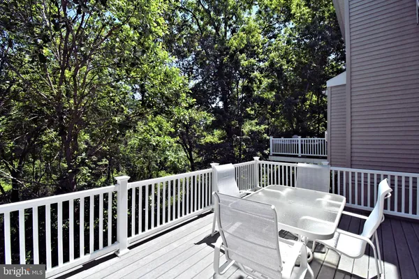 94 LONGVIEW LN