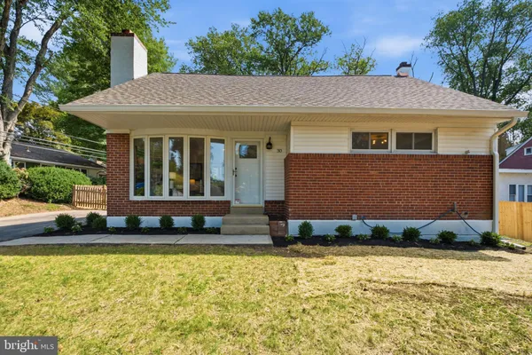30 MEADOWBROOK LN