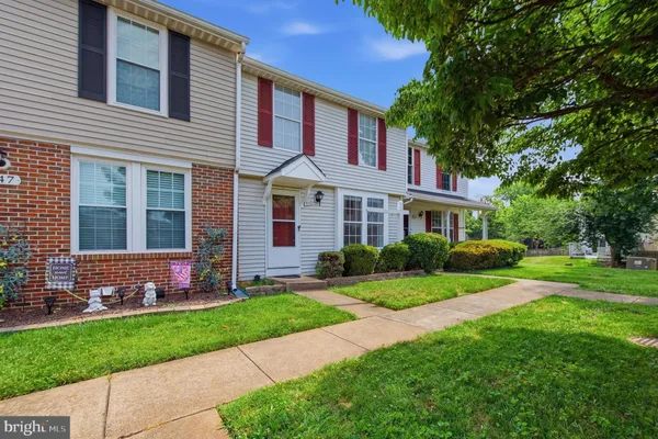 845 OAK LEAF CT