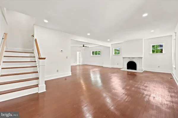 489 GRAND AVE