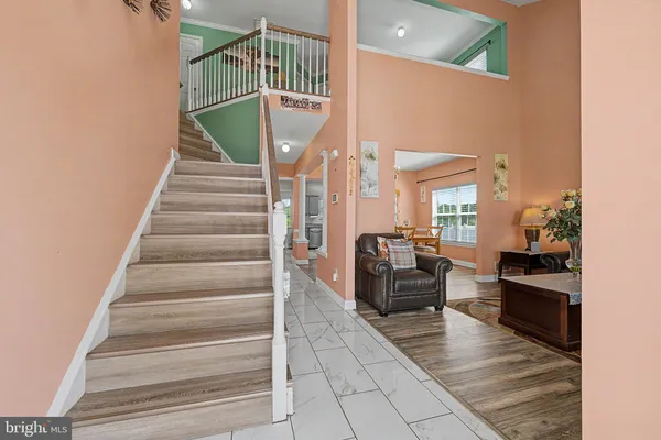 214 E KENNEDY DR