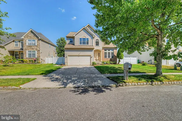 214 E KENNEDY DR