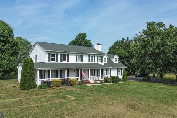 107 CHESTNUT LN
