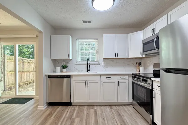 16 CHINABERRY LN