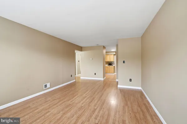 E21 AVON DR