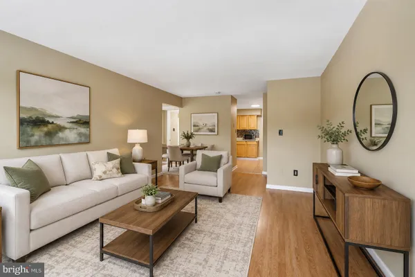 E21 AVON DR