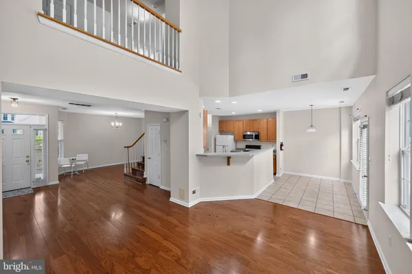 28 SUTTON CT