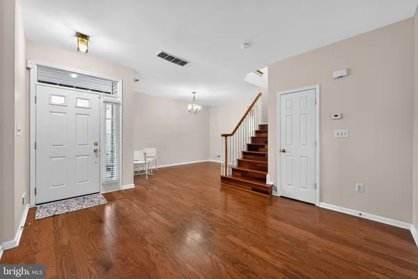 28 SUTTON CT