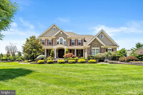 25 WEATHERVANE CIR