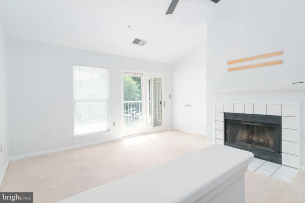 4406 SILVERBROOK LN J302