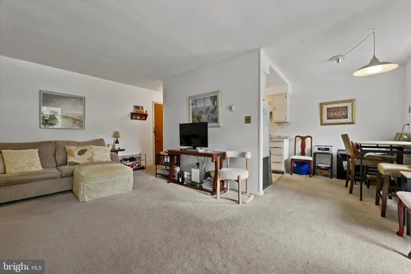 412 N WAYNE AVE 208