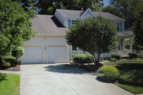 77 CREEKWOOD DR