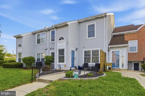 1008 SPRING VALLEY CT