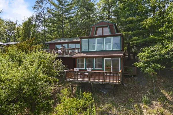 685 N MAPLE RD