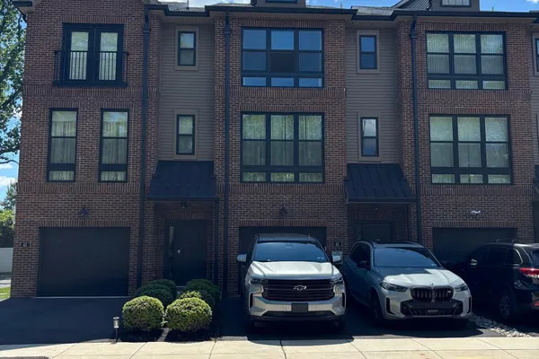 41 SIENNA PL