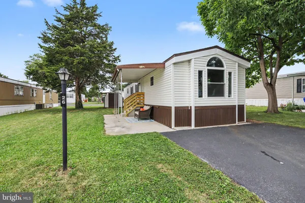 26 DAVIS AVE