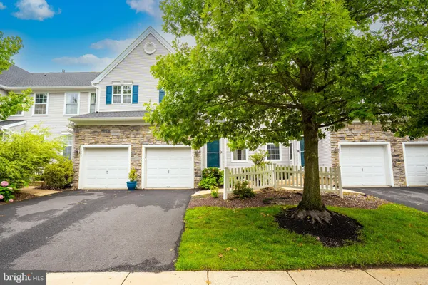 1604 YARROW CIR