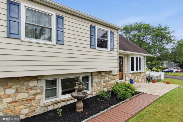 114 DOLLY LN