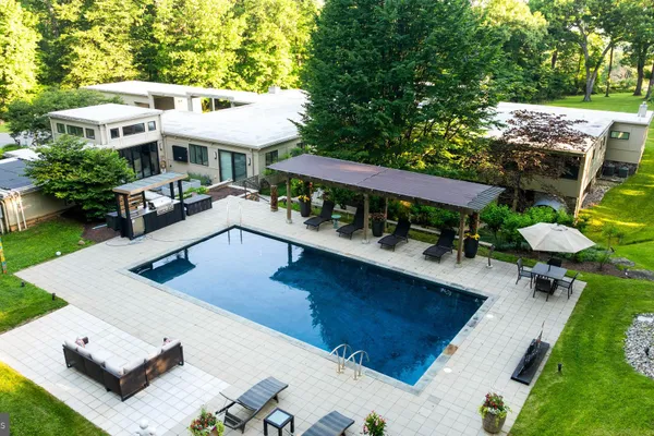 40 CAVESWOOD LN