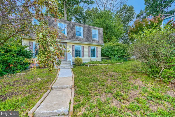22 HEATHROW MANOR CT