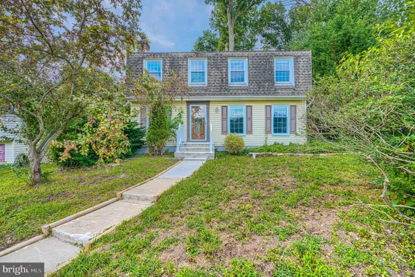 22 HEATHROW MANOR CT