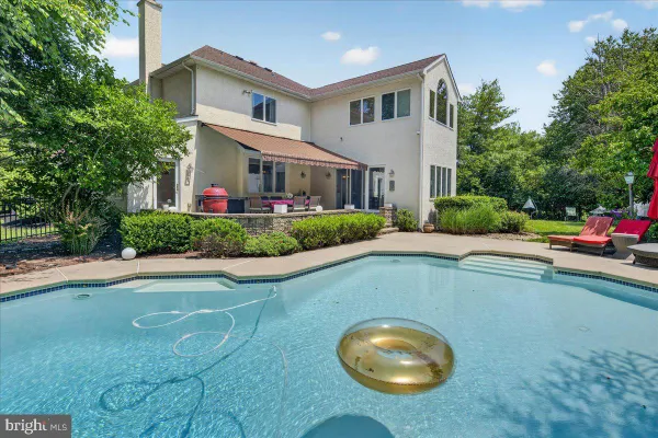 157 CHRISTOPHER DR