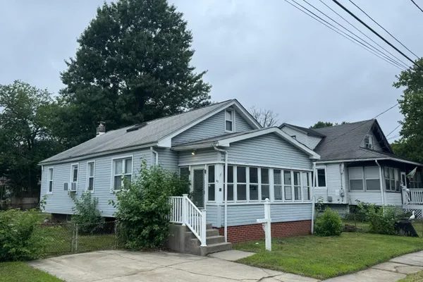 45 CRESCENT AVE