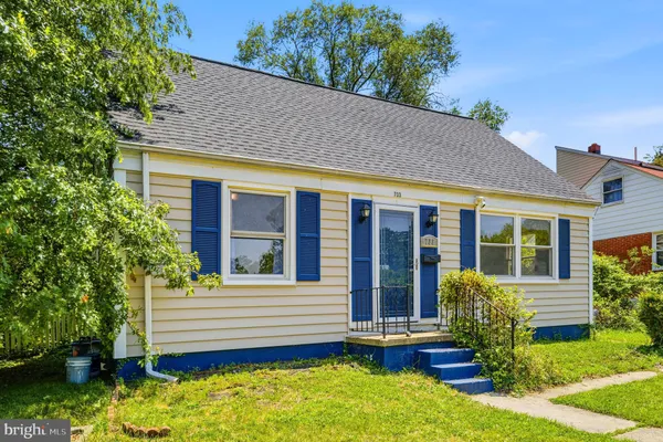 733 LEAFYDALE TER