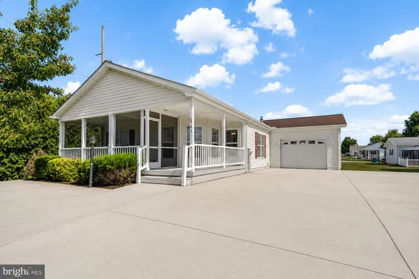 44 CATTS LN 24