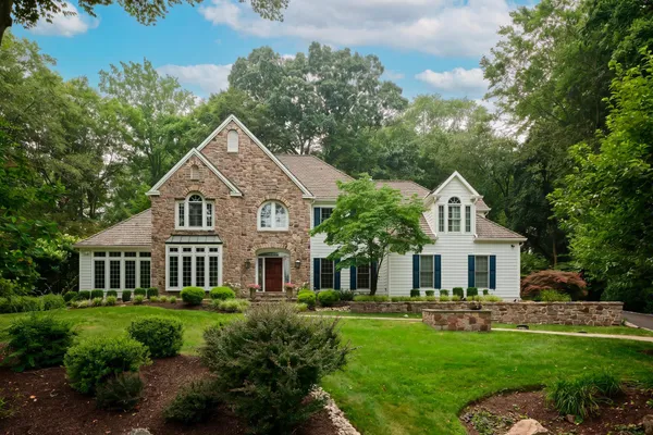 36 TIMBER KNOLL DR