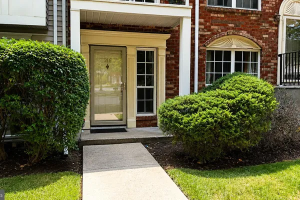 216 SAPPHIRE LA LN