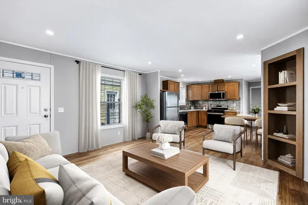 77 CIRCLE DR