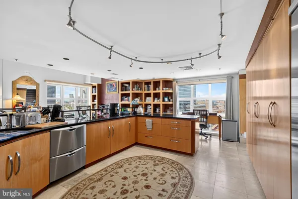 250 PRESIDENT ST 1402