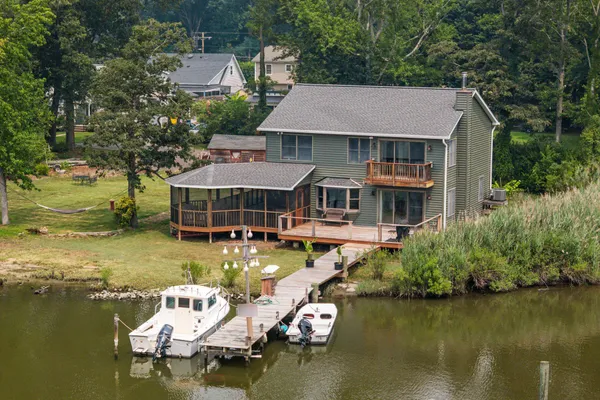 1241 JOHNSON DR